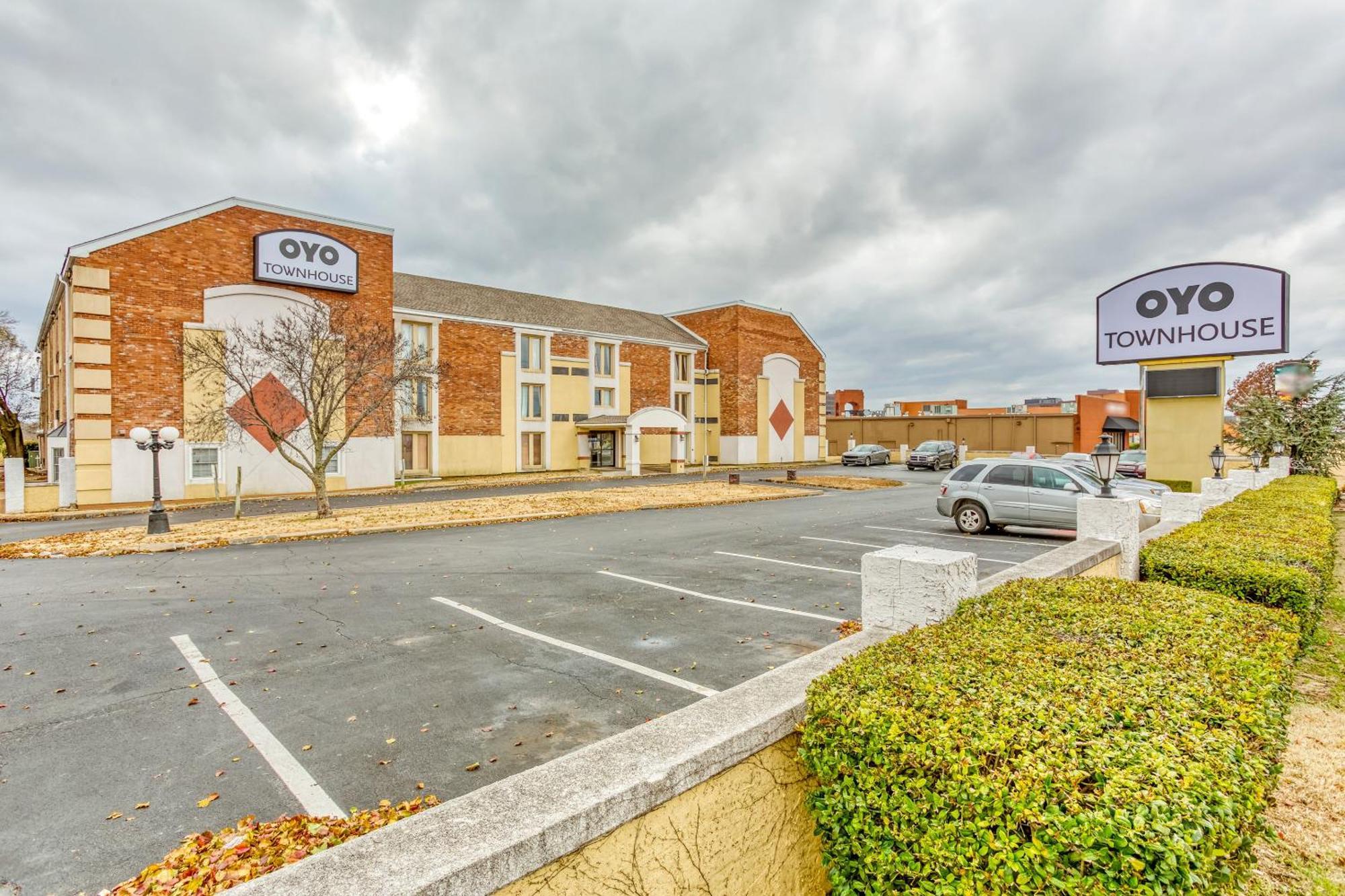 Готель Oyo Townhouse Tulsa Woodland Hills Екстер'єр фото