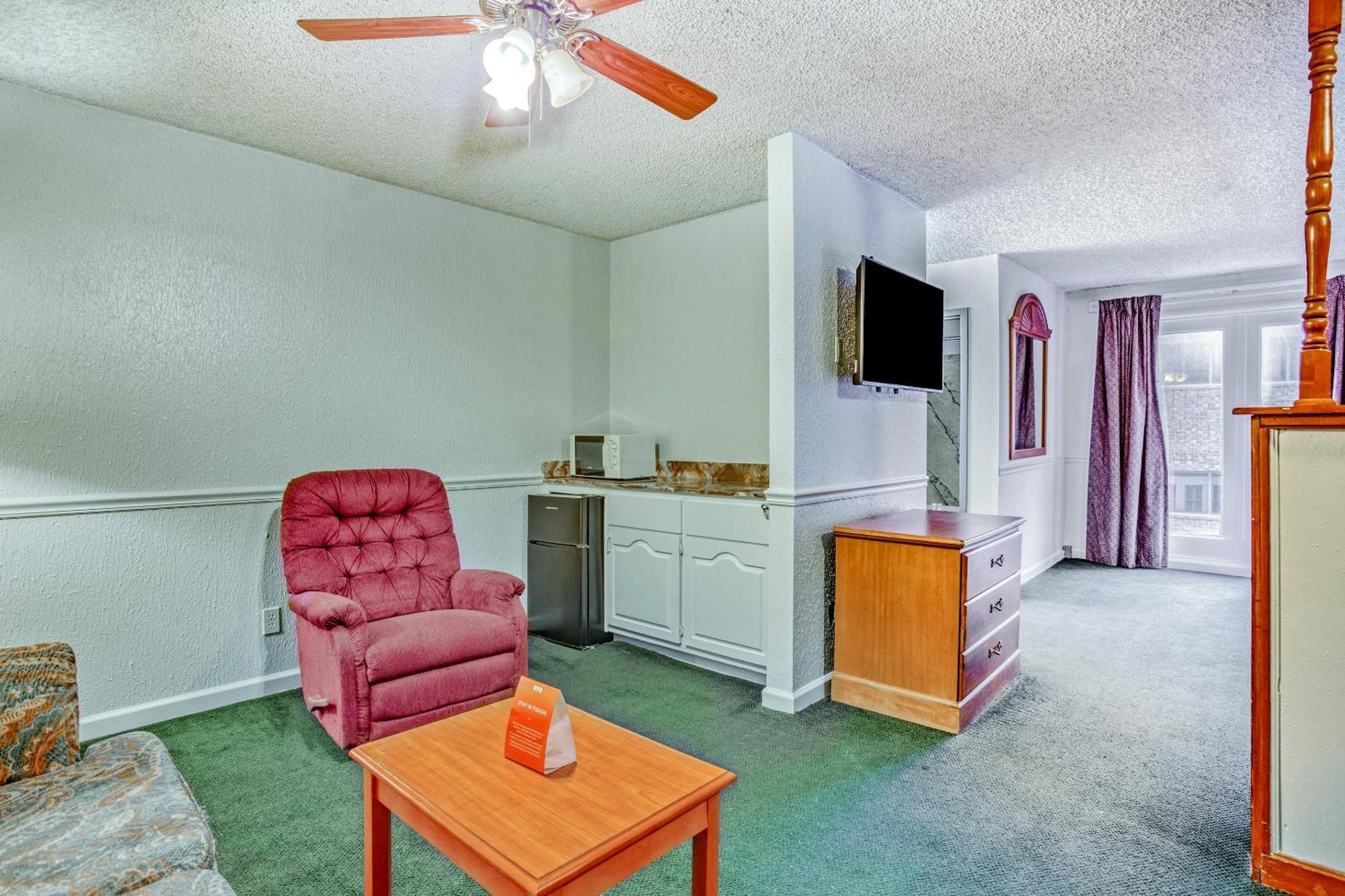 Готель Oyo Townhouse Tulsa Woodland Hills Екстер'єр фото