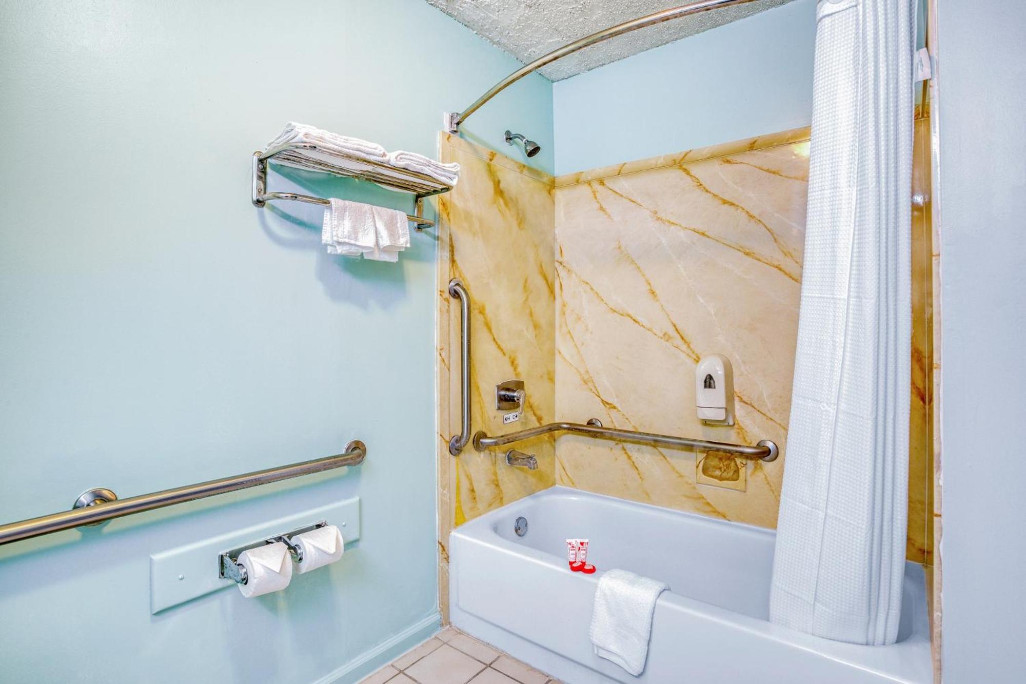 Готель Oyo Townhouse Tulsa Woodland Hills Екстер'єр фото