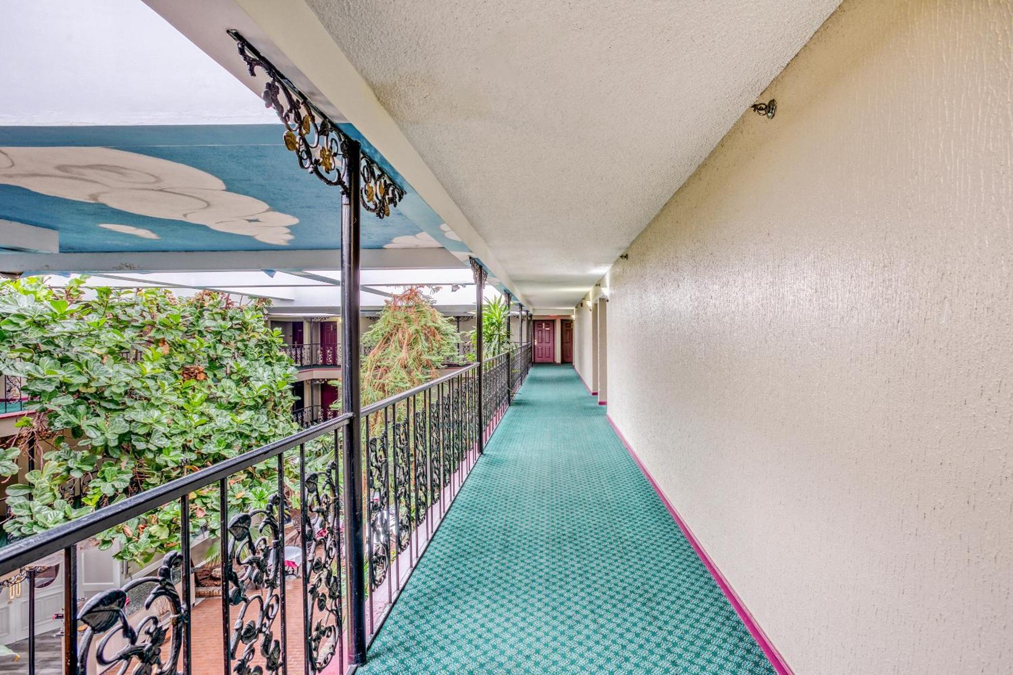 Готель Oyo Townhouse Tulsa Woodland Hills Екстер'єр фото