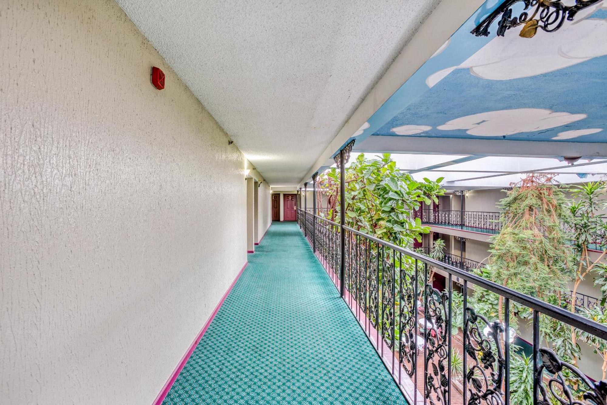 Готель Oyo Townhouse Tulsa Woodland Hills Екстер'єр фото